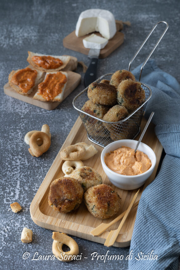 Le polpette di zucchine vegetariane sono perfette per un aperitivo o per una schiscetta da portare a lavoro